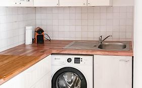 Schoene Wohnung, Eigene Terrasse, Privater Parkplatz, Wi-Fi, Waschmaschine, 3P